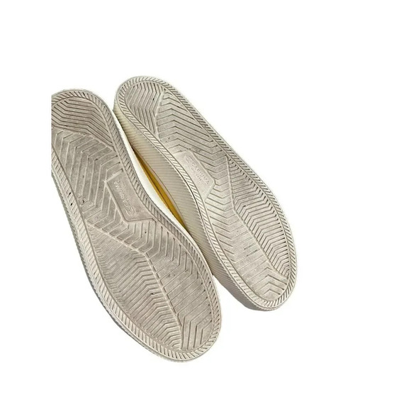 Cariuma OCA Low Canvas Sneaker - Picture 7 of 8